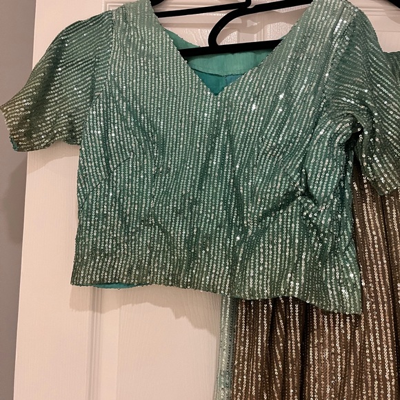 SALE - closing closet. Designer saree pre-pleated stiched - Picture 2 of 4